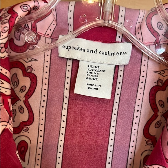 Cupcakes and Cashmere Silky Top - Picture 4 of 8